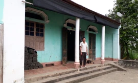 Ngôi nhà ông Nguyễn Văn Văn đã làm từ năm 2005, nhưng vẫn có tên trong danh sách được nhận tiền hỗ trợ làm nhà 167 năm 2009. Ảnh: Hoàng Lam.