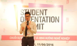 Hà Ngọc Anh trong lần tư vấn du học cho các bạn sinh viên.