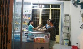 Nhà thuốc Phạm Tuyền hoạt động khi chưa có giấy phép, chưa bảng hiệu. Ảnh do bạn đọc cung cấp.