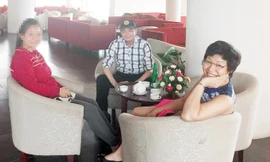 Từ trái qua phải: ML, đại diện TLSQ Việt Nam tại Nam Ninh và nhà báo Thu Trang tại Lạng Sơn sau cuộc giải cứu thành công. Ảnh: H.T.