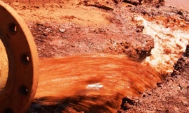 Hồ chứa bùn đỏ ở Tây Nguyên.