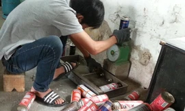 Quy trình sang chiết gas lậu. Ảnh: PV.