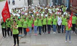 Thanh niên sẽ được tạo điều kiện thuận lợi hơn để học tập, lao động, sáng tạo và bảo vệ Tổ quốc khi Luật Thanh niên được sửa đổi (Trong ảnh: Thanh niên tham gia tuyên truyền hiến máu nhân đạo).