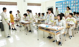 Những người làm việc trong nghề chăm sóc sức khỏe sẽ có nhiều cơ hội đi làm việc tại các nước phát triển. (Ảnh một khóa học của điều dưỡng, hộ lý trước khi sang Nhật Bản làm việc).