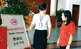 Bảng biển cấm hút thuốc tại nhà hàng, khách sạn.