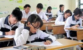 Năm nay, ôn thi tổ hợp Văn, Sử, Giáo dục công dân vẫn có thể đỗ vào ngành chế tạo máy. Ảnh minh họa: Nghiêm Huê.