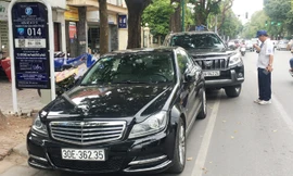 Thay vì trả tiền mặt, từ 1/5 việc trông xe theo công nghệ Iparking đã thanh toán qua điện thoại.