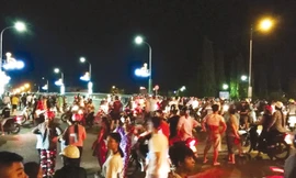 Quốc lộ 1A tê liệt do các đối tượng quá khích chặn xe qua địa phận Bình Thuận.