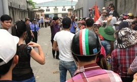 Hơn 2.000 công nhân Công ty TNHH KaiYang ngừng việc phản đối chủ lao động. Ảnh: Vnexpress