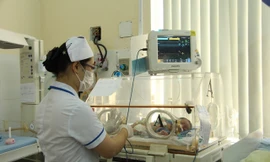 Nguy hiểm sinh tại nhà, cắt rốn bằng dao lam