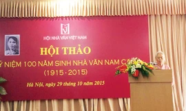 Bà Trần Thị Hồng con gái nhà văn Nam Cao phát biểu tại hội thảo.