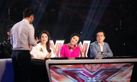 MC Thành Trung cố gắng xoa dịu màn tranh luận giữa các giám khảo. Ảnh: Windy.