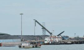 Vụ mất tích 213 container ở cảng Cát Lái: Vì sao 2 cán bộ hải quan bị bắt?