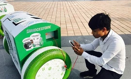 Tiếp nhận thùng rác có tính năng sạc pin điện thoại