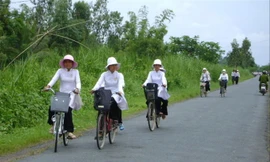 Học sinh vào năm học mới.