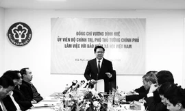 Phó Thủ tướng Vương Đình Huệ làm việc với BHXH Việt Nam. Ảnh: VG.