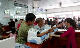 Tại Bệnh viện TP Vinh, các bác sĩ kê đơn vượt chỉ dẫn nhà sản xuất do “quen tay”. Ảnh: Phạm Thanh.