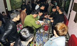 Tổ chức sinh nhật bằng ma túy