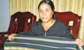 Tăng thu nhập từ nghề dệt thổ cẩm