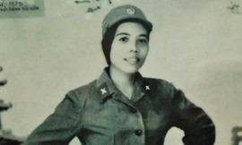 Bóng hồng tuổi 20 tấn công Bộ tổng tham mưu