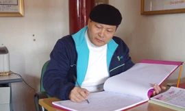 Võ sư - Viện sĩ Ngô Xuân Bính vẫn miệt mài làm việc hằng đêm.