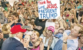 Sự có mặt của Donald Trump luôn thu hút đám đông cuồng nhiệt. Ảnh: Imgur.