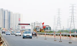 Tuyến đường cao tốc Pháp Vân - Cầu Giẽ vẫn trong giai đoạn sửa chữa. Ảnh: Như Ý.