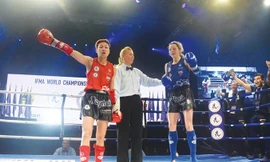 Võ sỹ Bùi Yến Ly (trái).