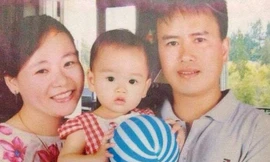 Chị Nguyễn Thị Mai Thanh và con gái là hậu phương vững chắc để Trung úy Vũ Quý Ngọc hoàn thành nhiệm vụ.