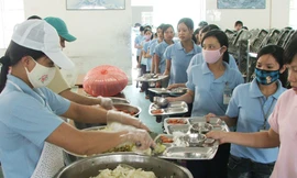 Cơm công nhân 13.000 đồng: Làm sao đảm bảo chất lượng!