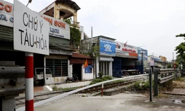 Rào chắn dân sinh trên đường Giải Phóng.