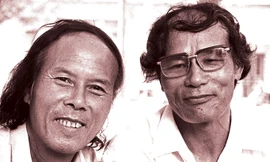 Nhà thơ Thanh Tùng (trái) và nhạc sĩ Nguyễn Đình Bảng. Ảnh: Nguyễn Đình Toán.