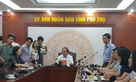 Phó Chủ tịch tỉnh Phú Thọ chủ trì họp báo thông tin vụ việc.