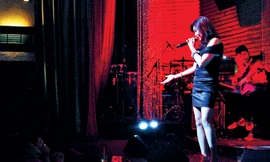 Trăm nẻo nghề chủ phòng trà