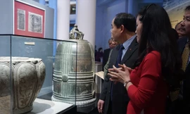 Các chuyên gia hàng đầu về khảo cổ, lịch sử đều cho rằng việc giám định cổ vật là công việc cực kỳ khó khăn. Ảnh: Nguyên Khánh.