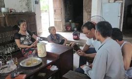 Người thân cháu Diễn bức xúc phản ánh sự việc.