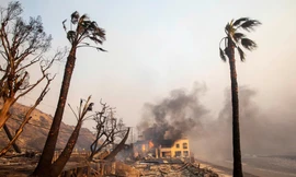 Nhiều điểm du lịch nổi tiếng ở Mỹ bị thiêu rụi hoàn toàn