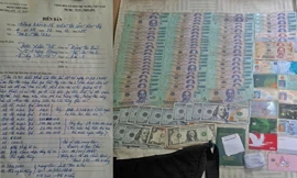 Tìm chủ nhân túi xách chứa nhiều tiền bỏ trên tàu hỏa