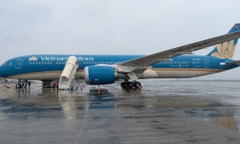 Máy bay Vietnam Airlines từ Anh đến Hà Nội phải hạ cánh khẩn cấp 