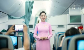 Xem đồng phục tiếp viên hãng bay quốc gia từ năm 1975 đến nay