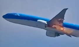 Máy bay Boeing 777 cháy động cơ khi vừa cất cánh