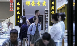 Trung Quốc công bố mức hoàn thuế mới với du khách