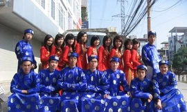 Sinh viên kiếm tiền bằng nghề... bán duyên