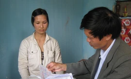 Chị Thúy kể lại sự việc với phóng viên. Ảnh: Đ.P