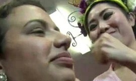 Thi nhau tát để làm đẹp