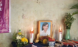 Giận chồng, cô giáo trẻ uống nước rửa chén tự tử