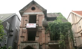 Đại gia phá sản dạt về biệt thự hoang