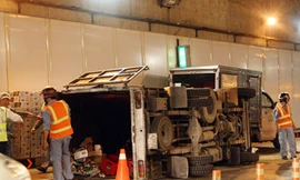 Lật xe tải, hầm Thủ Thiêm bị phong tỏa