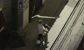 Hốt hoảng vì gặp kẻ thích khoe 'của quý'