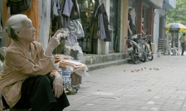 Cụ già 85 tuổi mua... tự do cho chim trời